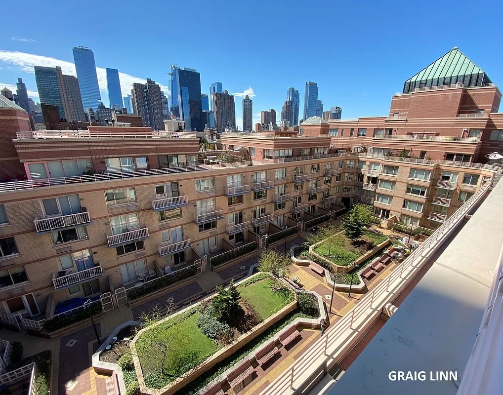 350 West 50th St #28D