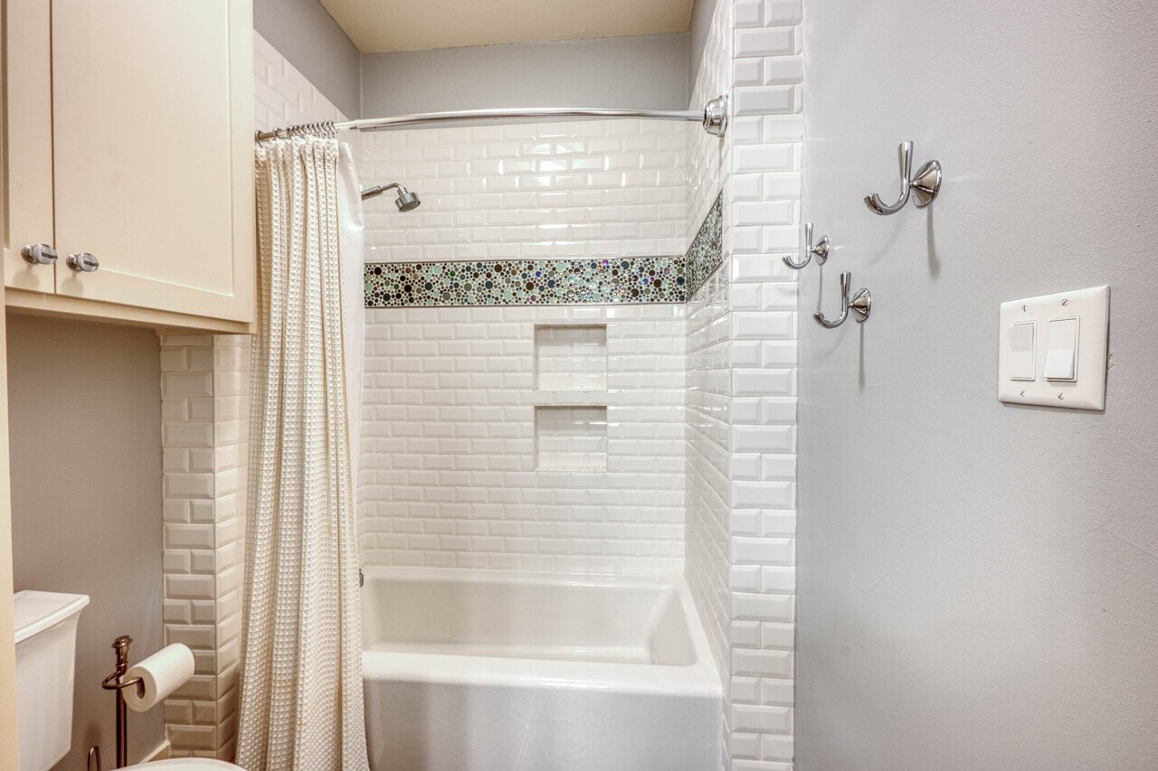 1704 Bluebonnet Lane