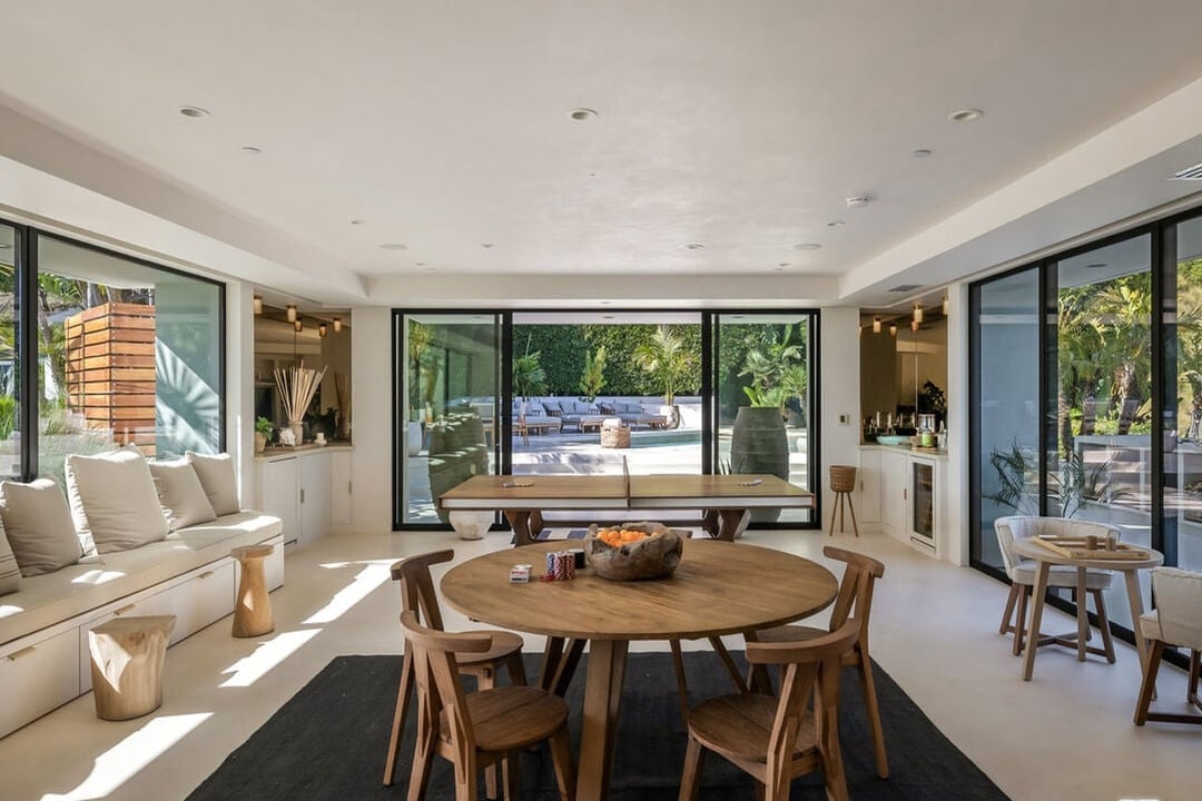 Meridian Manor, Encinal Canyon Rd, 90265