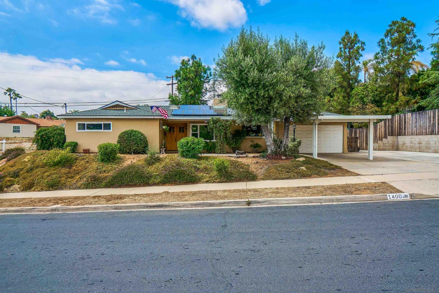 1400 Country Crest Dr