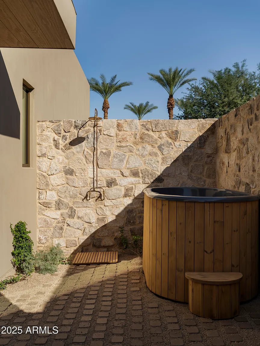 8631 N AVENIDA DEL SOL