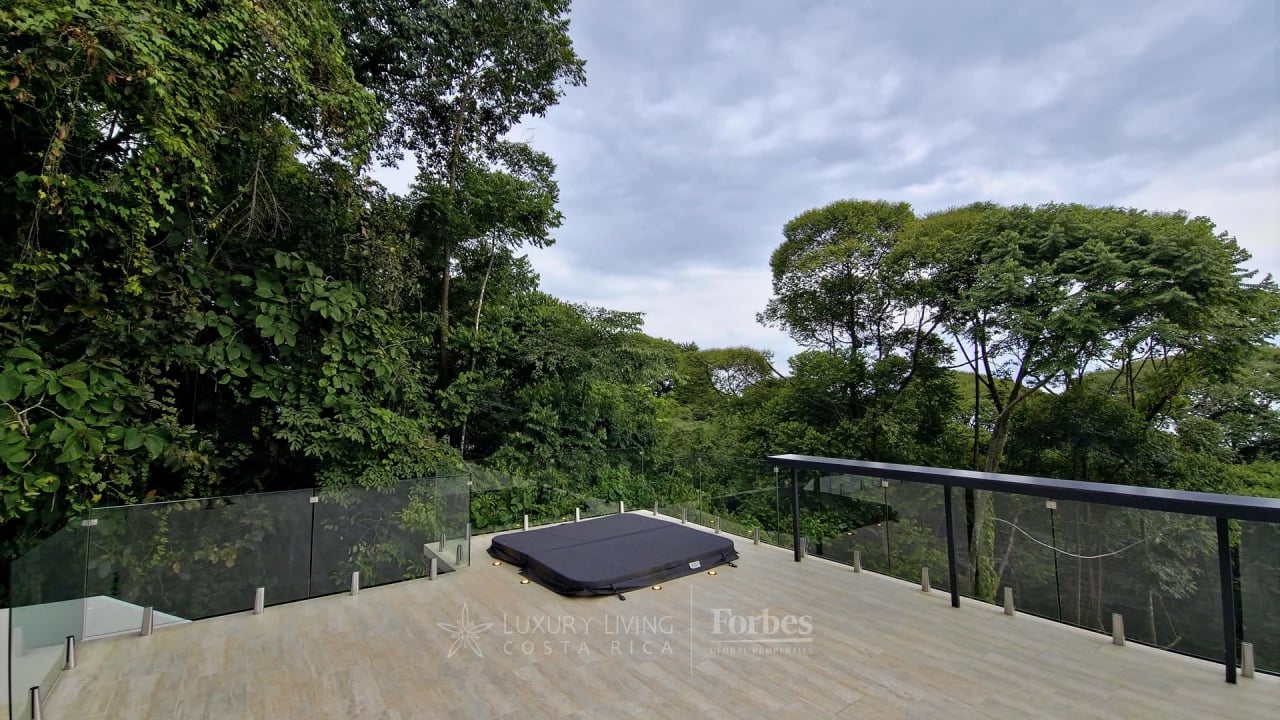21094N - Luxury Ocean-View Villa in Costa Verde - The Jade Horizon