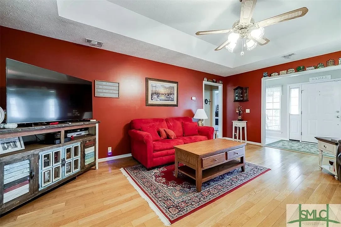 3 Lakeside Dr