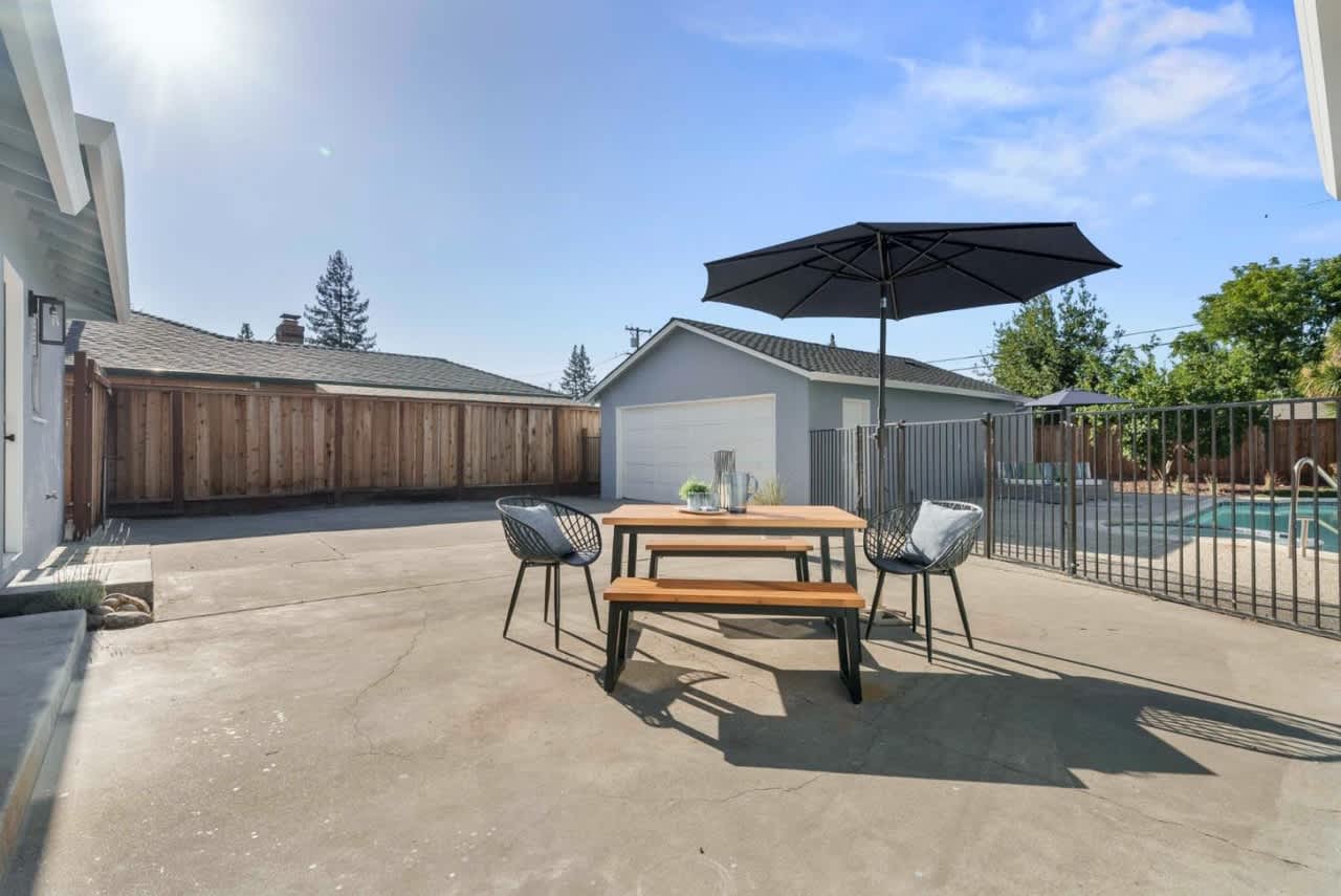 79 Catalpa Ln