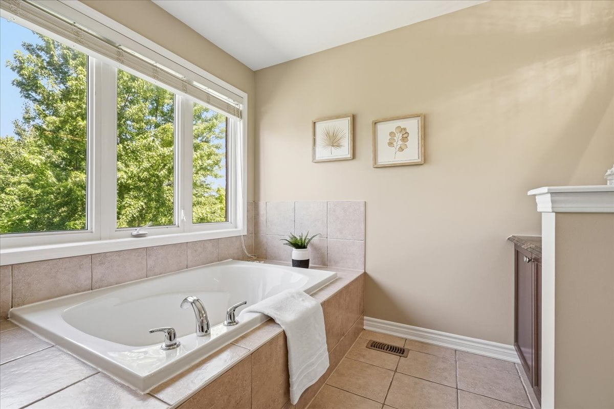 2383 Calloway Dr, Oakville