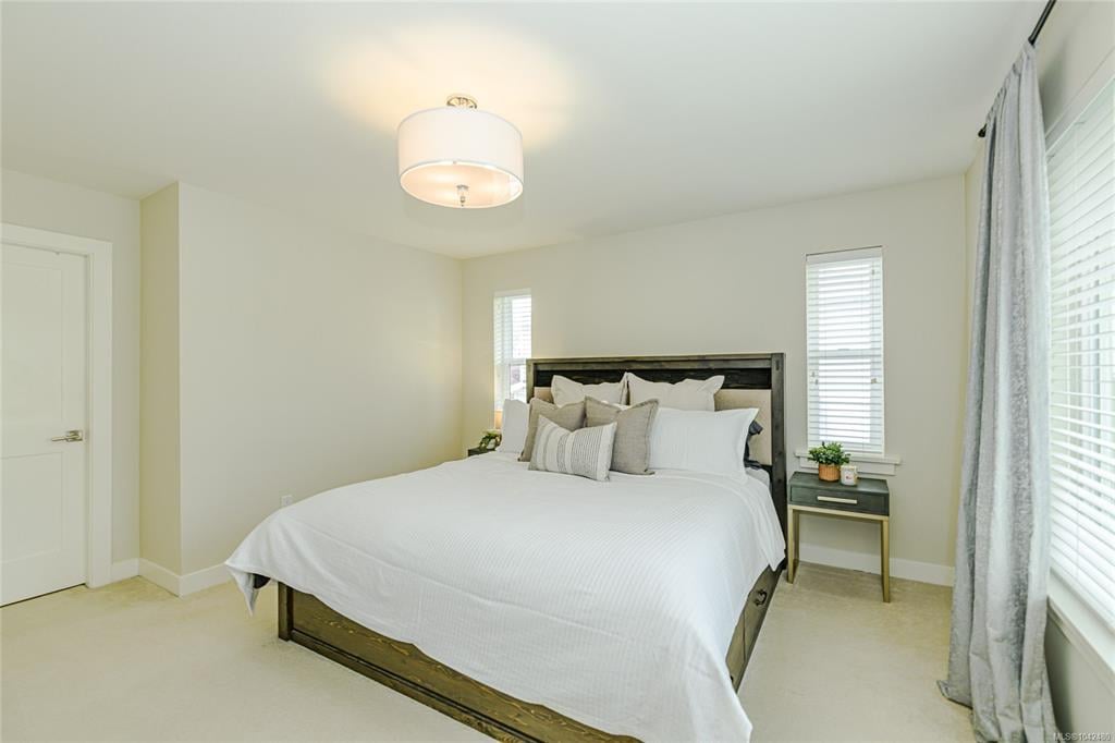 2922 Burlington Cres