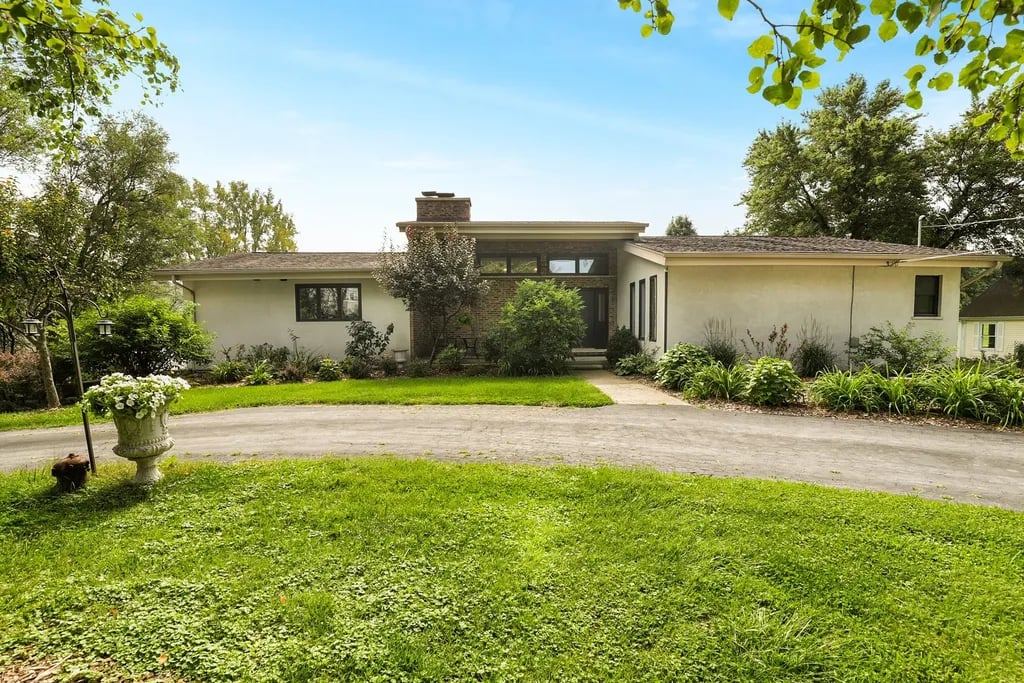3 Pine Hill Ln