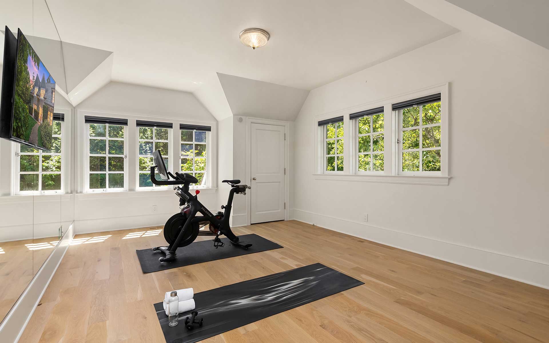 Sunny Hamptons Style in the Heart Of Medina