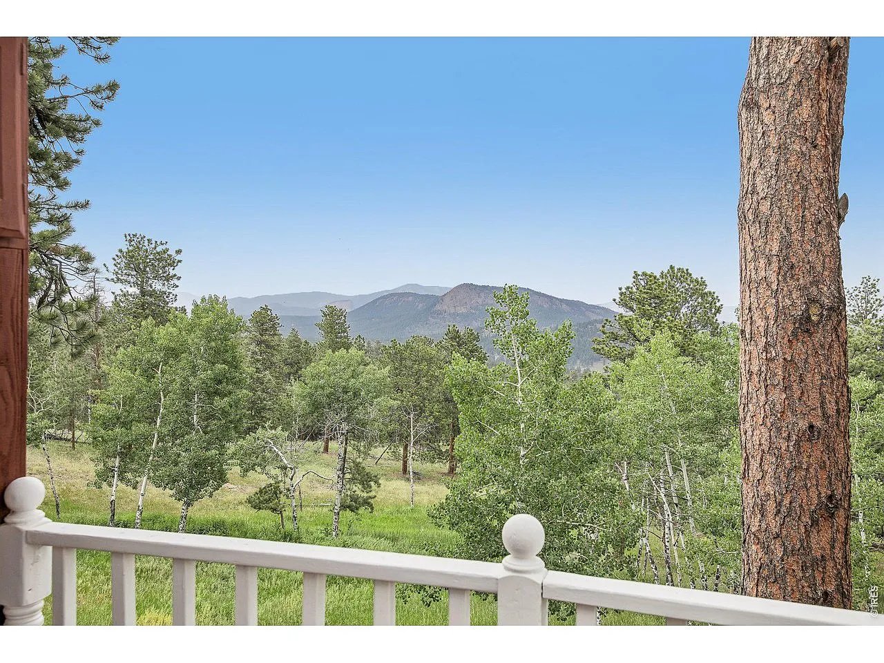 278 Overlook Drive: A Mountain Retreat with Sweeping Views and Timeless Colorado Character