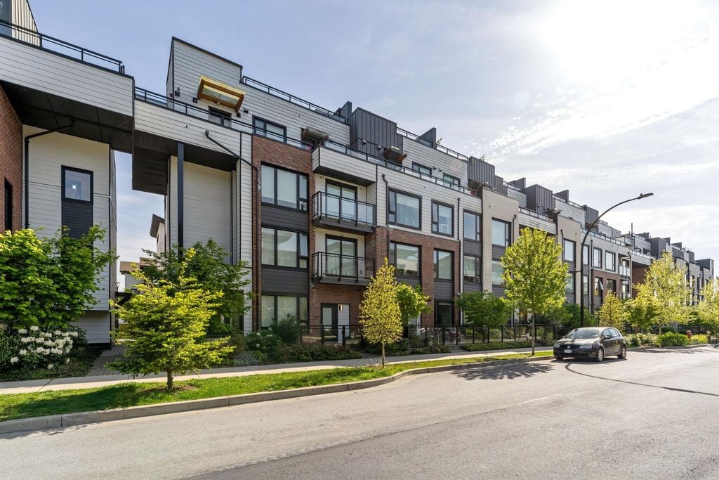 525 E 2nd St, #425