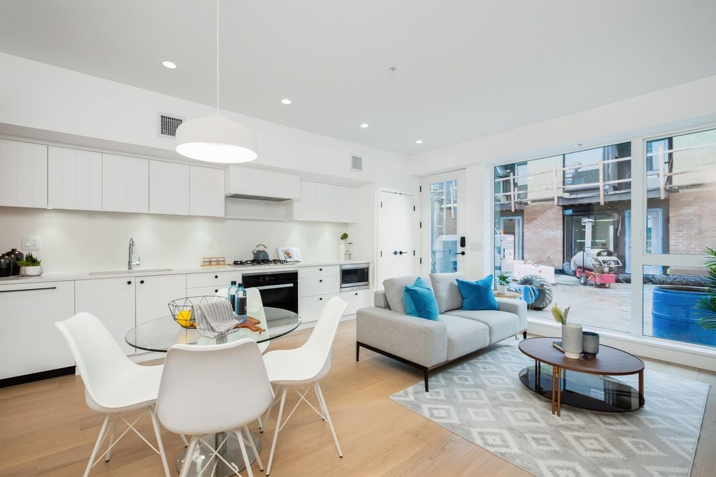 66 W King Edward Ave
