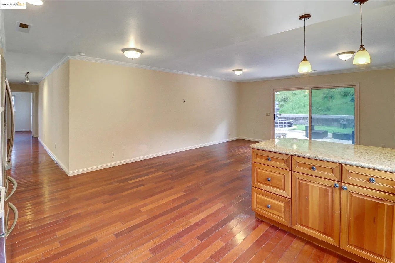8153 Surrey Ln