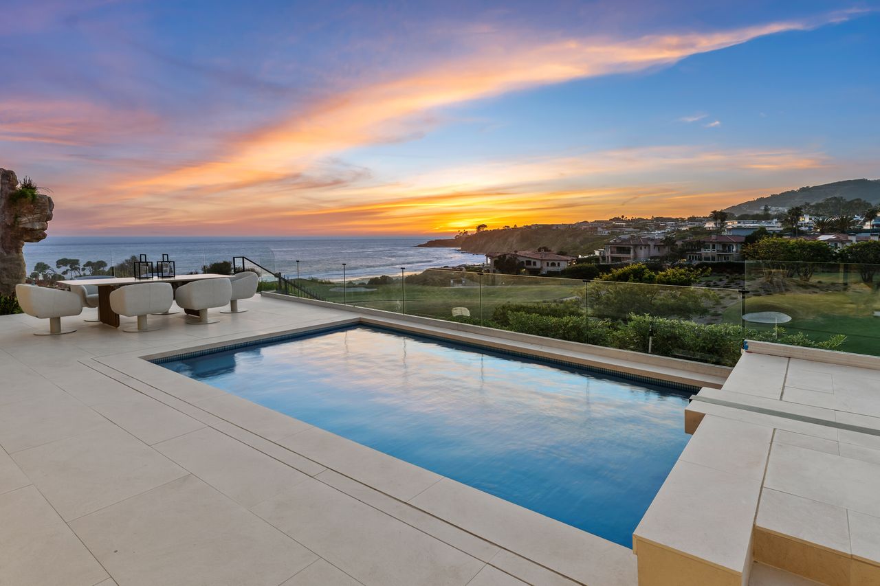 13 Ritz Cove