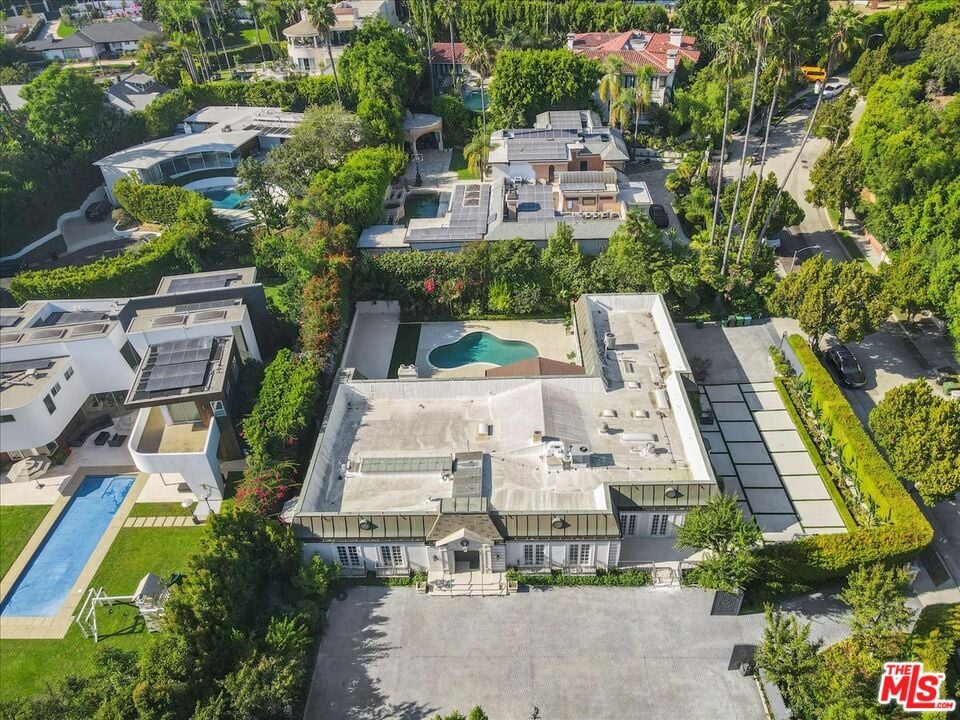 Northstar Manor, N Alta Dr, 90210