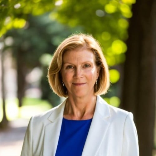 Carol Gust Annapolis, MD Real Estate Agent Headshot