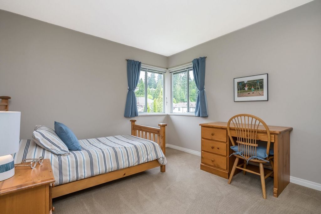 24 Ravine Dr
