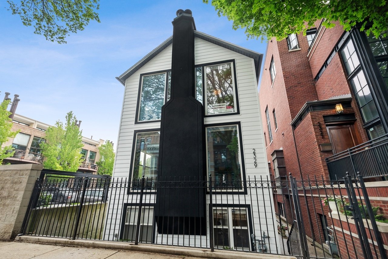 2329 N Greenview Ave