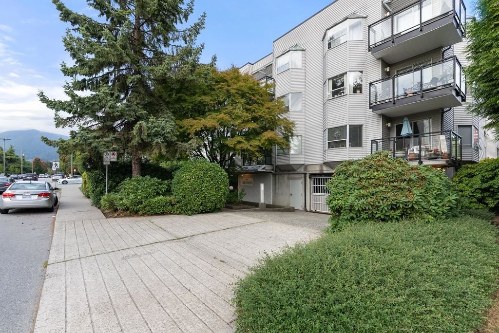 1550 Chesterfield Ave, #107