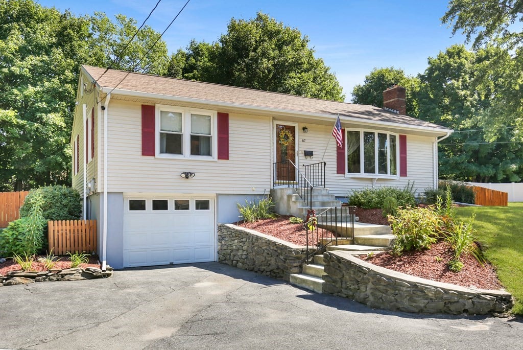 West Boylston Ranch sold with Move with Melissa