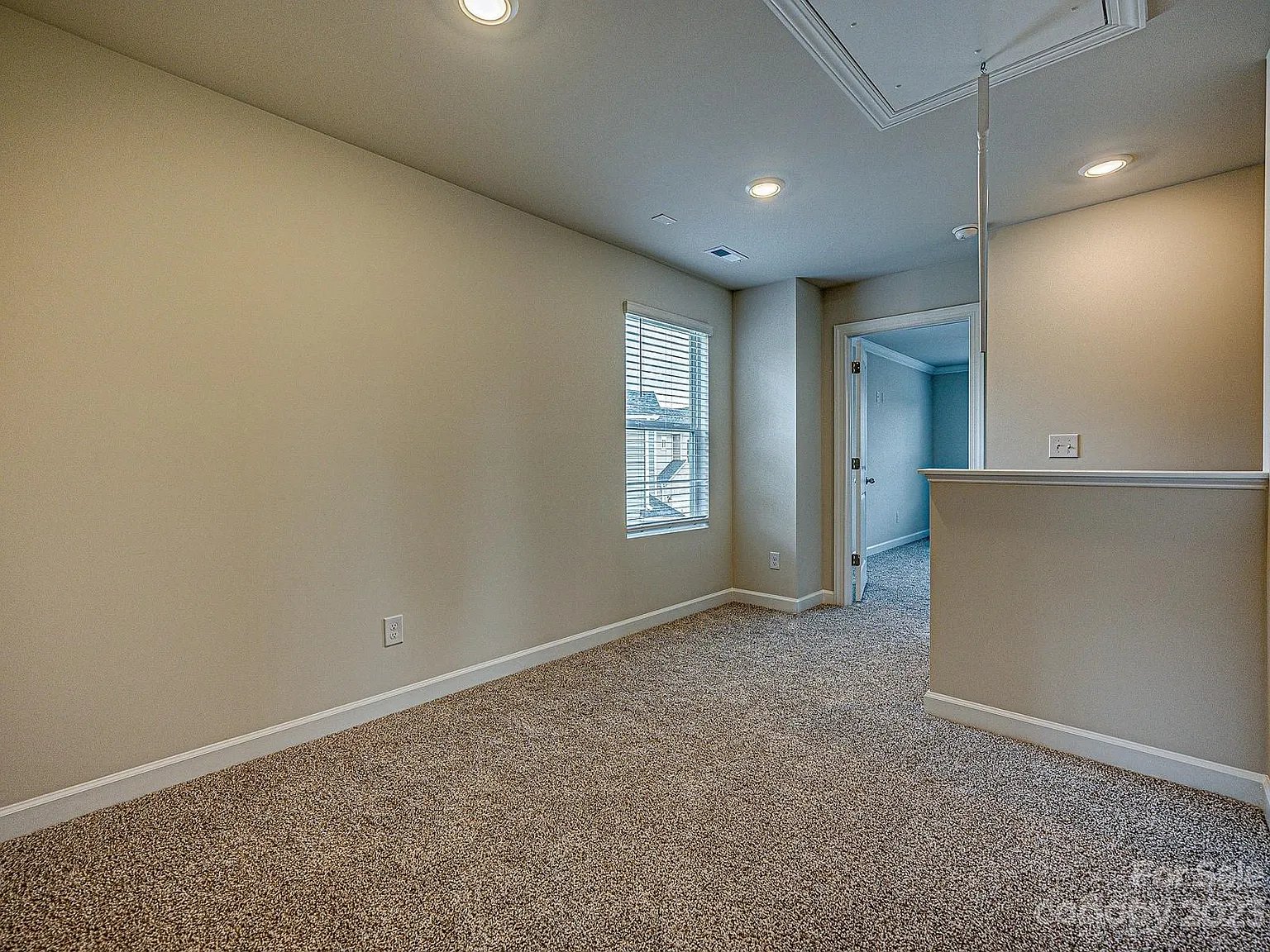 664 Citriadora St