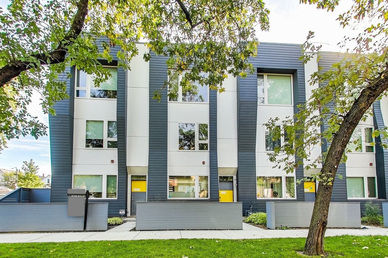 2657 N HAMLIN AVE