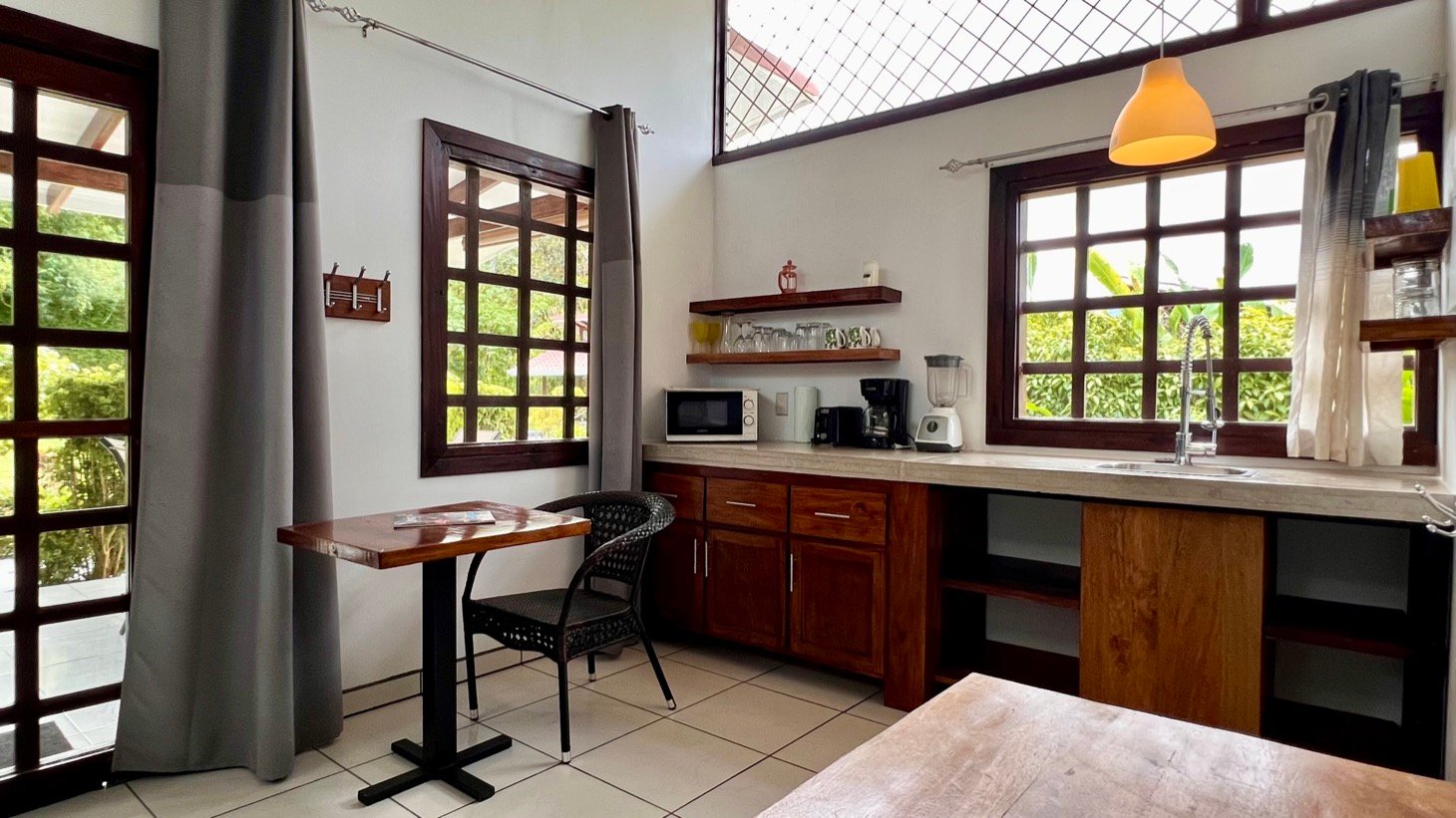 Home, 2 Rental Cabinas & Expansion Potential in Ojochal