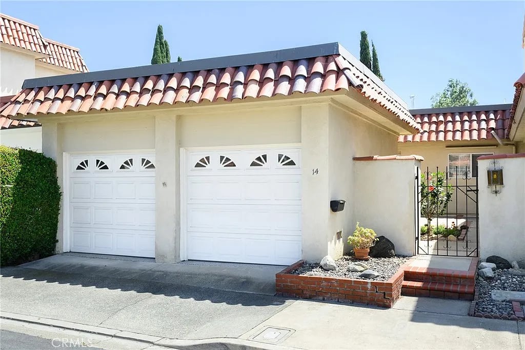 14 Satinwood Way 