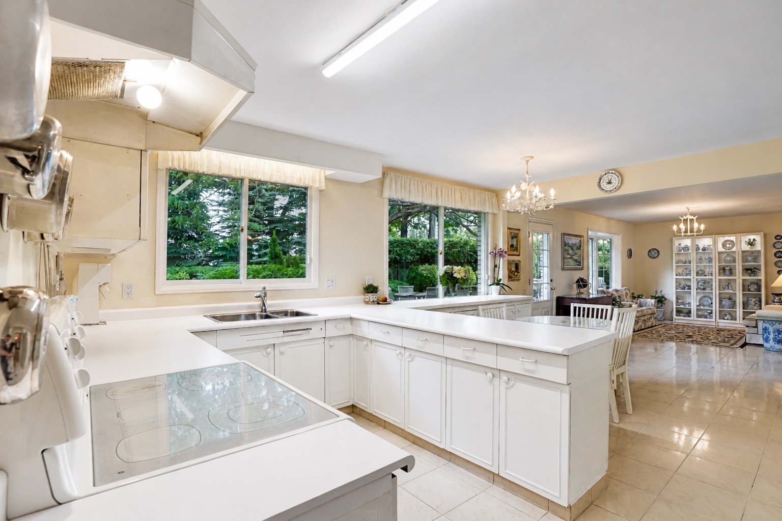 5052 Lakeshore Road, Burlington