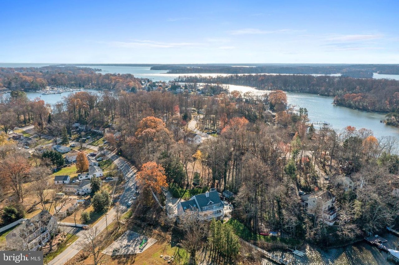 302 Holly Rd