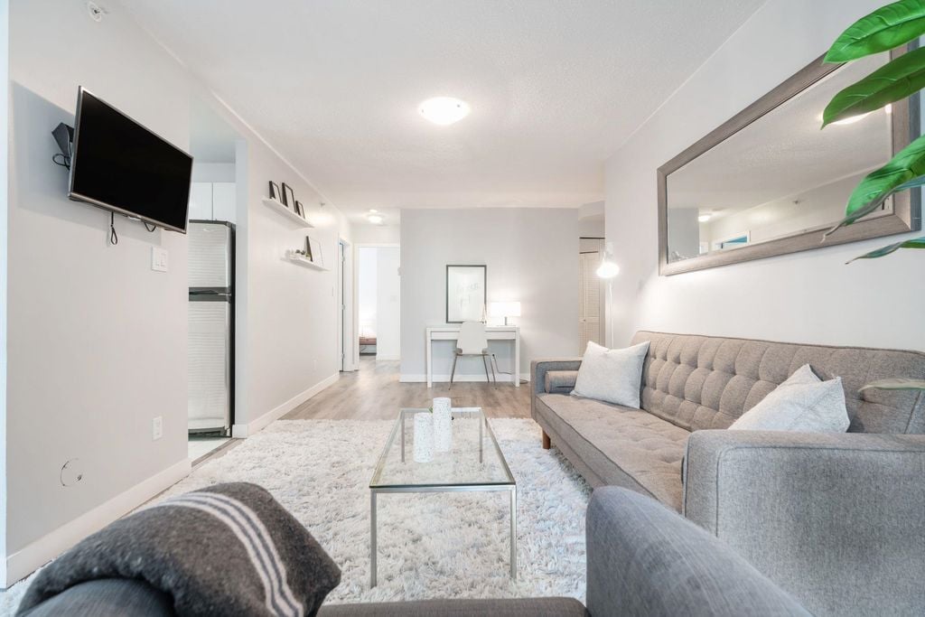 1166 Melville St, #1501