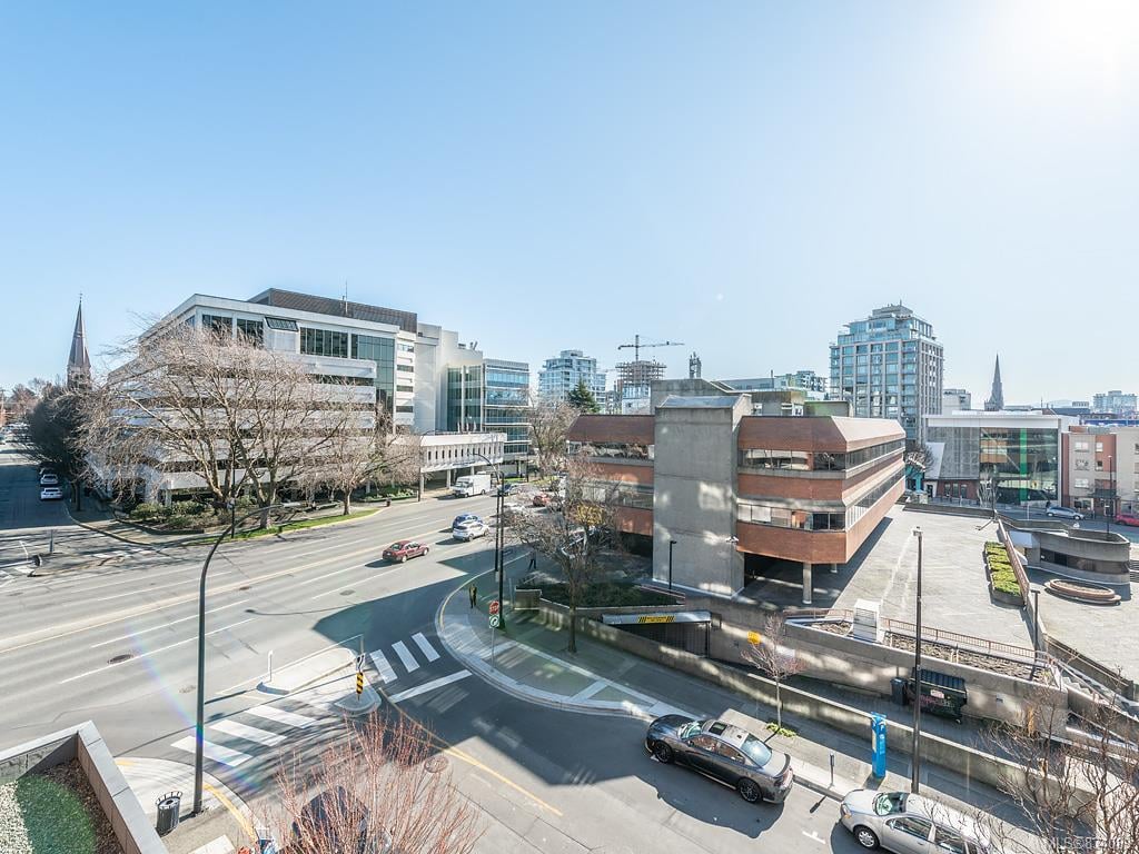 404-770 Cormorant St