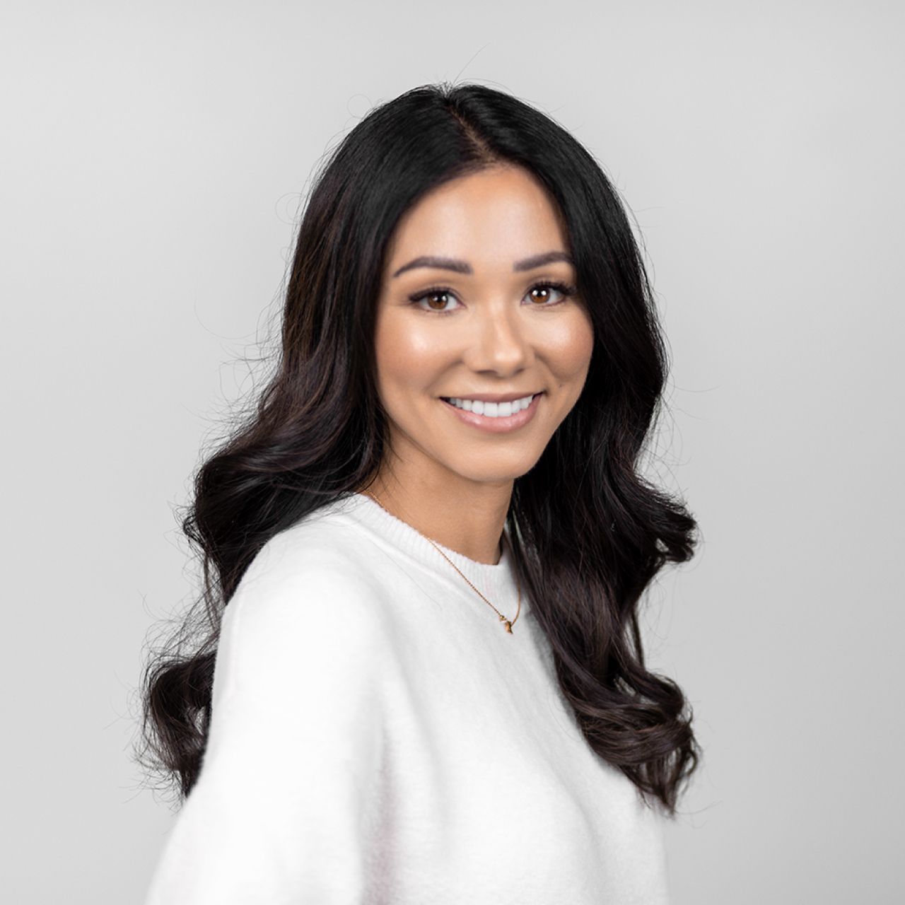 Amy Leong Tulum, Q.R. Real Estate Agent Headshot