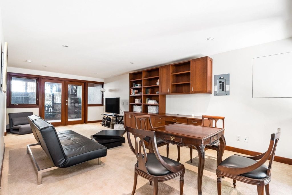 1136 Grand Blvd