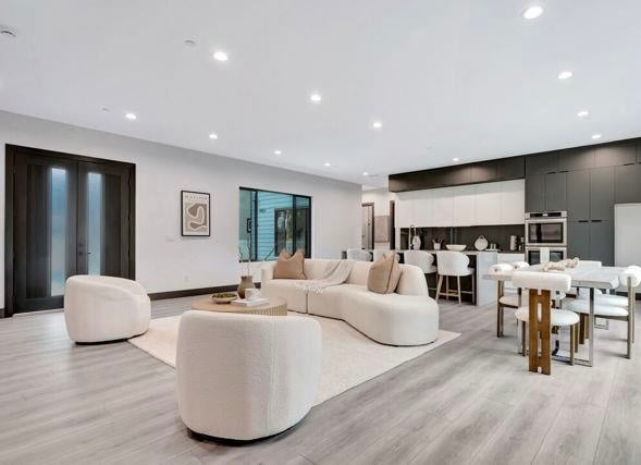 19513-19515 Cantara St