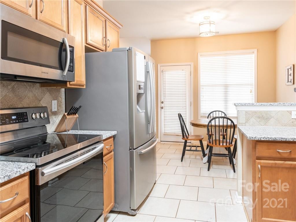 273 Notable Ln