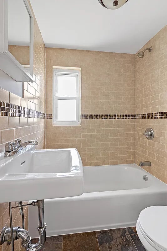 586 20th Street Unit: 2R