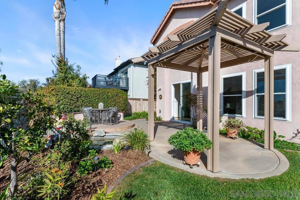 6579 Robinea Dr