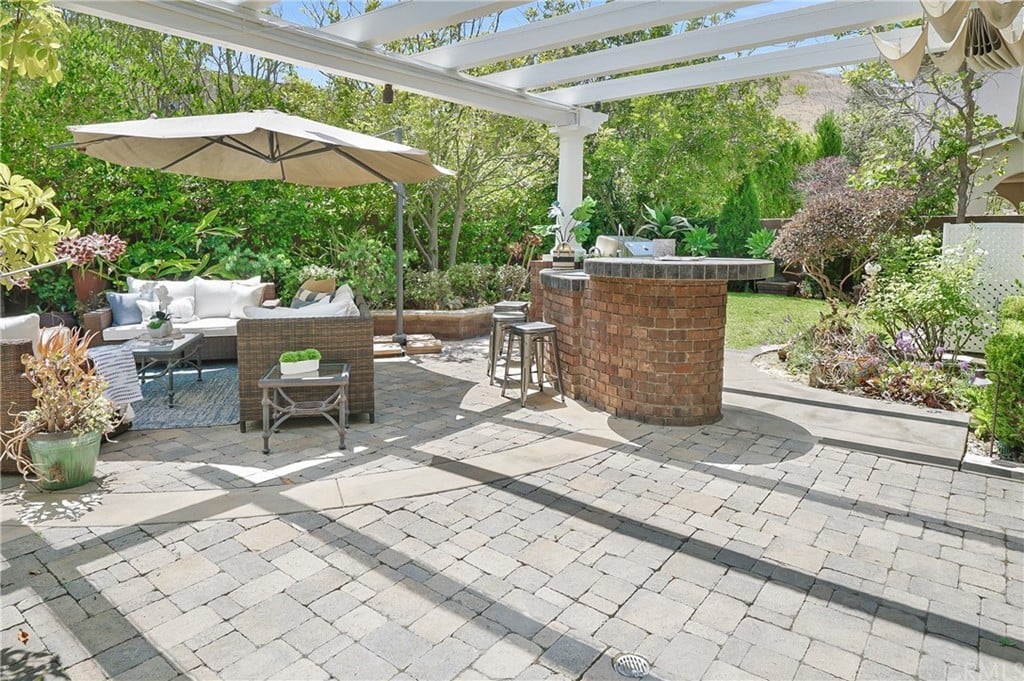 6 Galora Ln