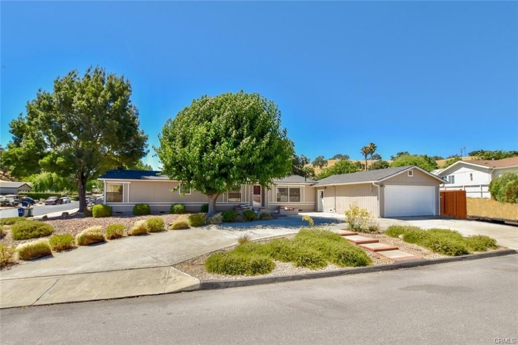 2425 Bridle Trail Lane