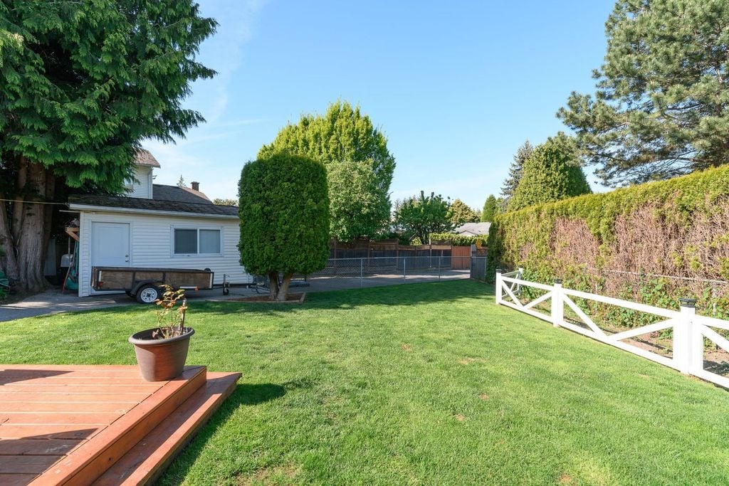 15729 20 Ave