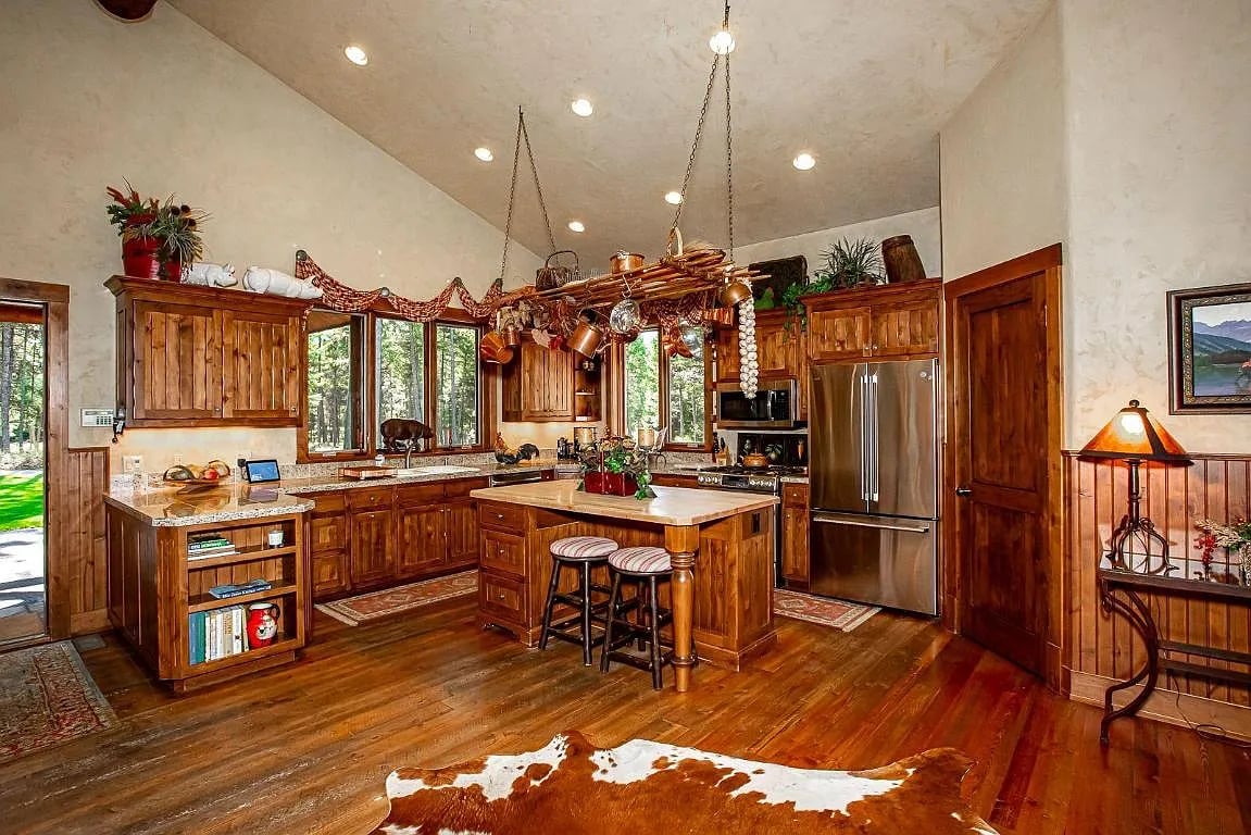 1030 Whitefish Hills Dr