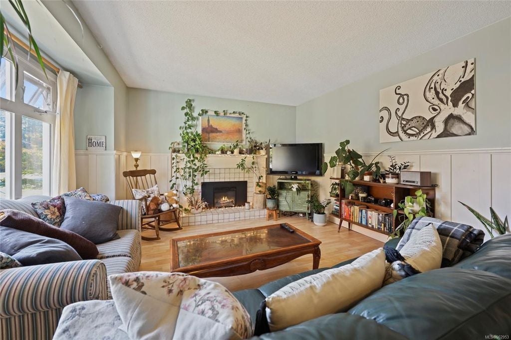 1563 San Juan Ave