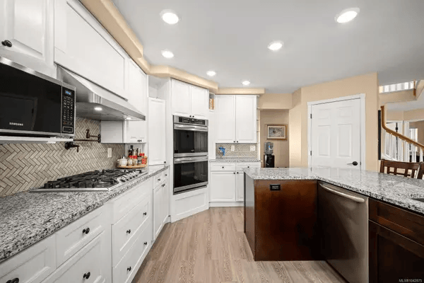 1418 Valley View Dr