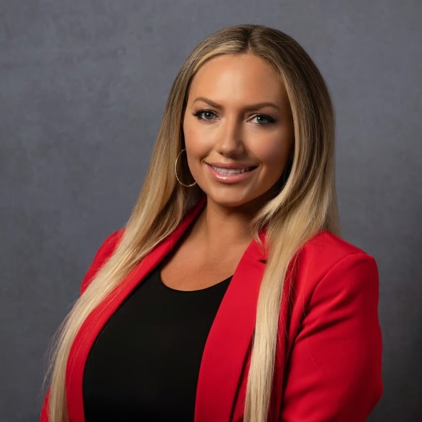 Amanda Middaugh Lee's Summit, MO Real Estate Agent Headshot