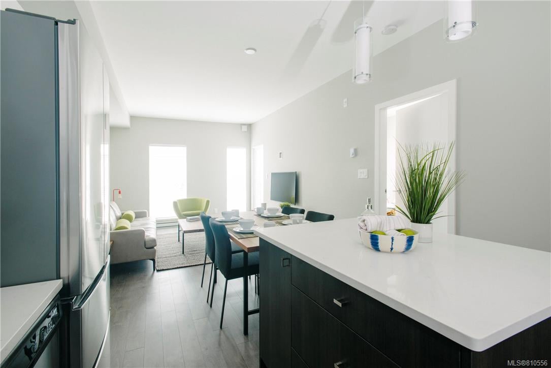 214-767 Tyee Rd