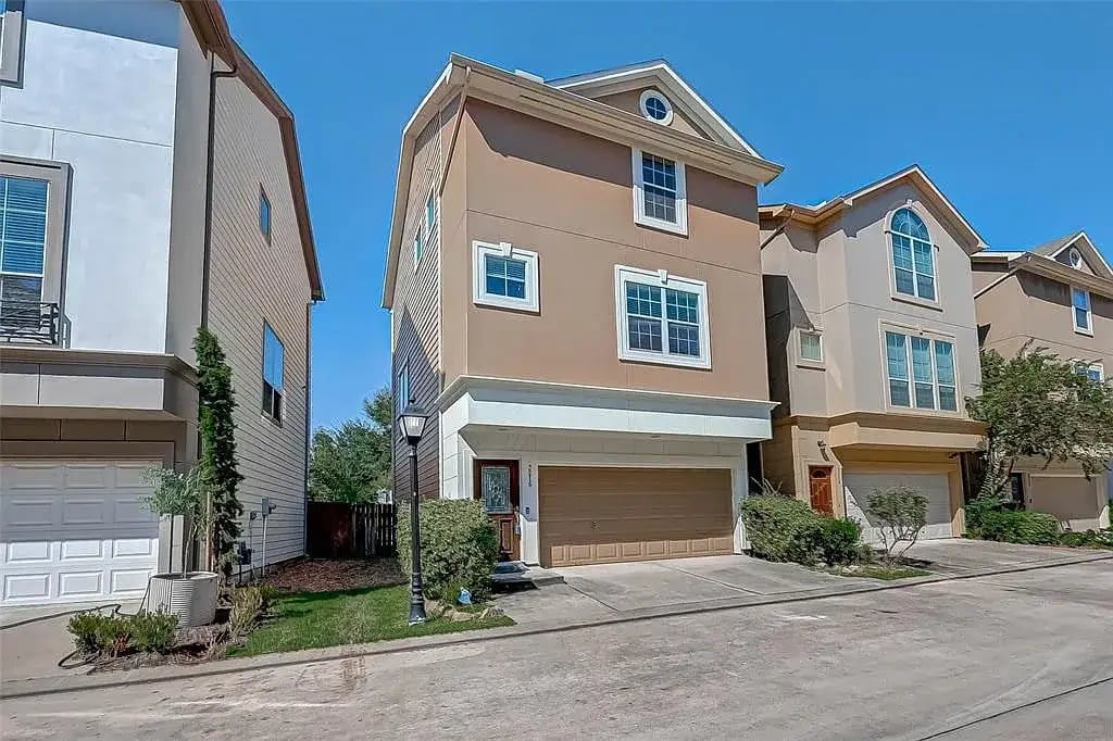 3216 Clearview Cir