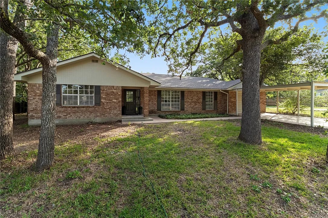 3910 Laura Ln