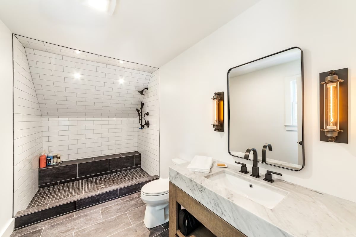 Luxury 5 Bedroom Katama Estate With Pool & Hot Tub