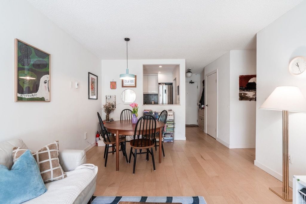 2328 Oxford St, #204