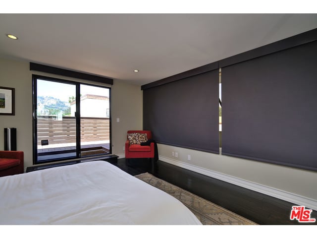 851 N Kings Rd #303